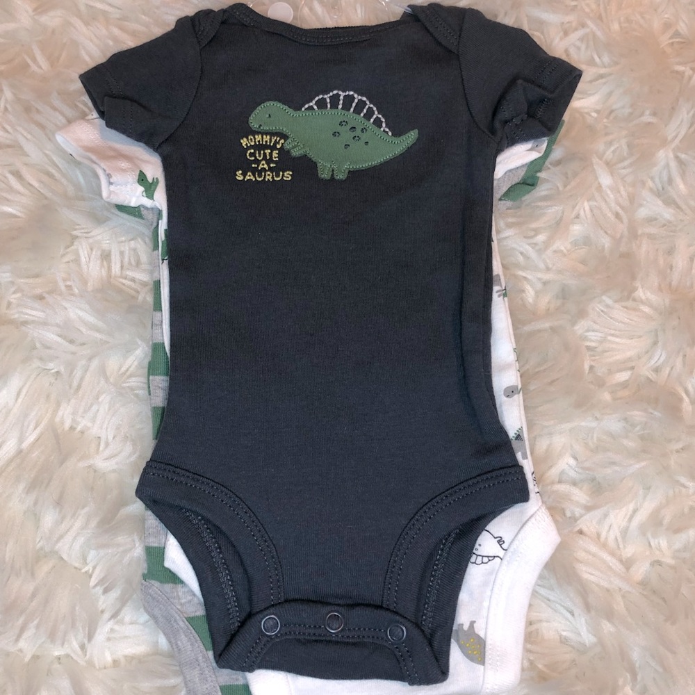 NWT set of 3 Carter’s onesies boys